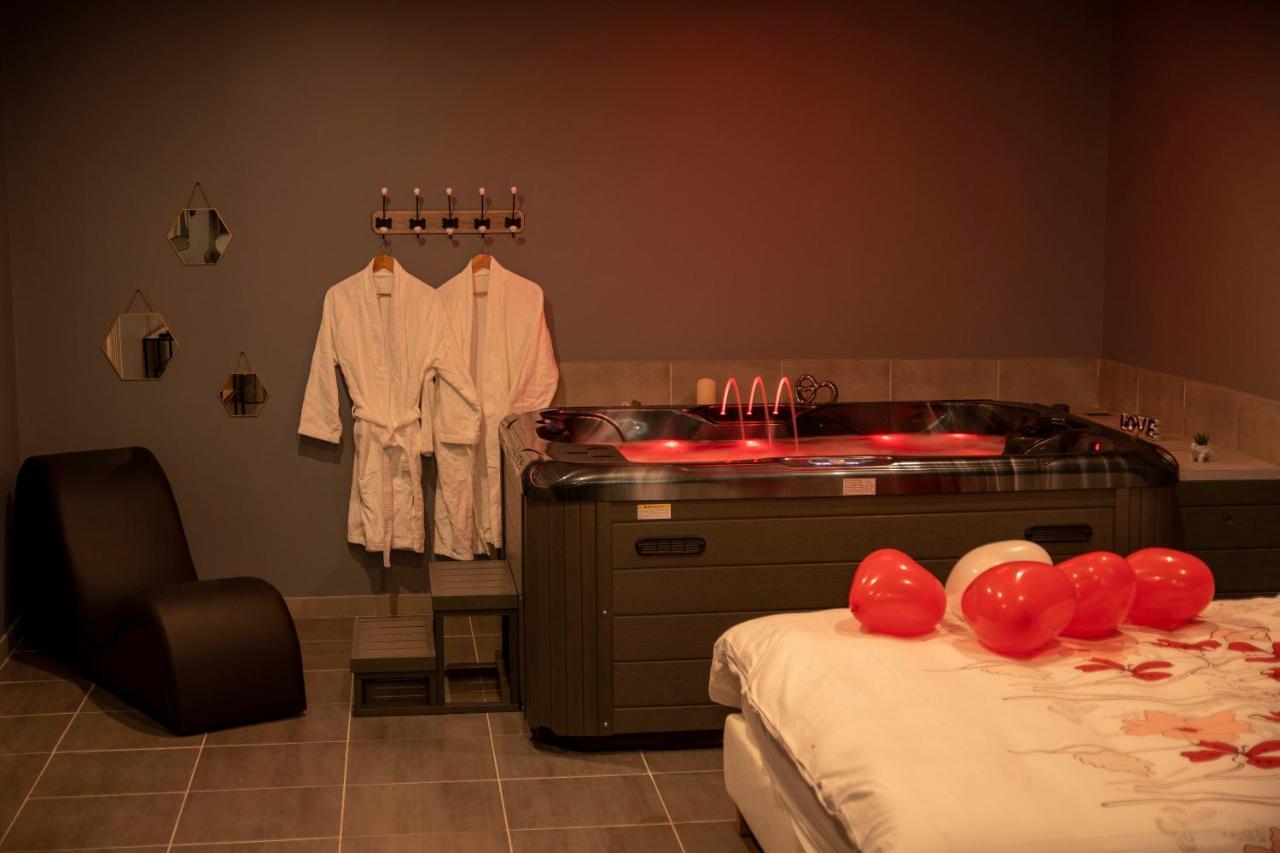 Love Room - La Parenthese Saint-Bauzille-de-la-Sylve المظهر الخارجي الصورة
