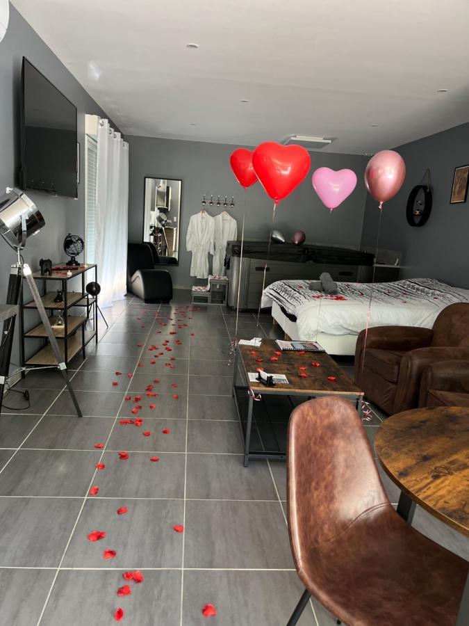 Love Room - La Parenthese Saint-Bauzille-de-la-Sylve المظهر الخارجي الصورة