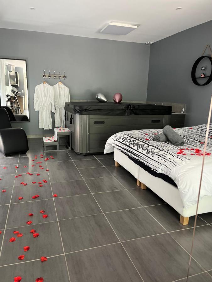 Love Room - La Parenthese Saint-Bauzille-de-la-Sylve المظهر الخارجي الصورة