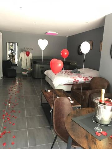 Love Room - La Parenthese Saint-Bauzille-de-la-Sylve المظهر الخارجي الصورة